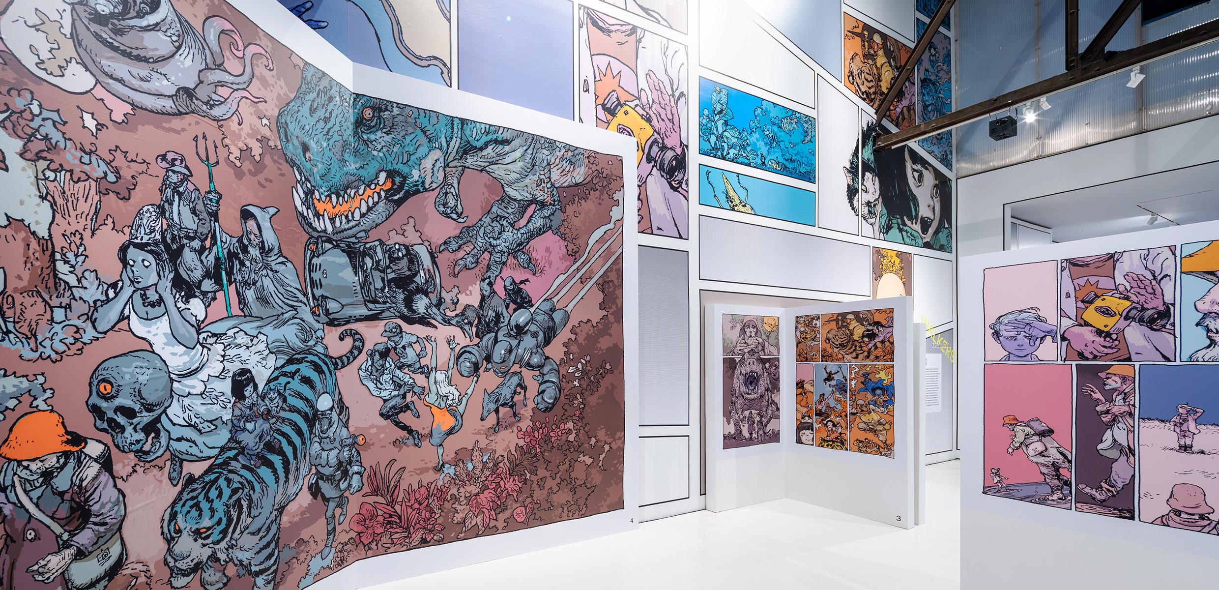 エキシビション会場内、寺田克也によるマンガ『Walkers』の展示ゾーン。マンガのページやコマが大きく壁面に掲出されている。