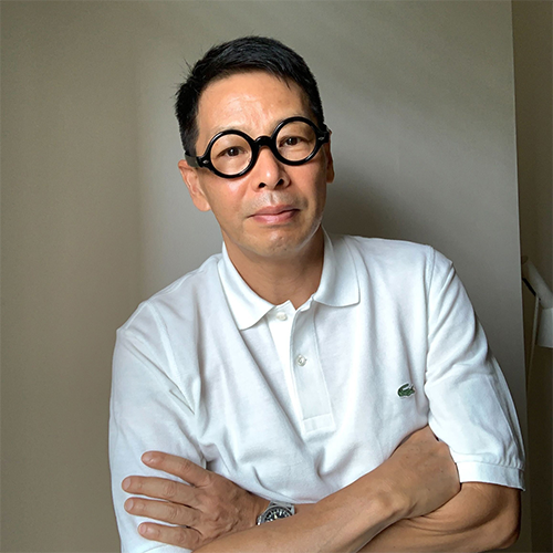 松浦弥太郎のプロフィール写真。