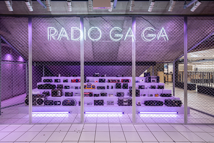 RADIO GA GA / Radio Installation