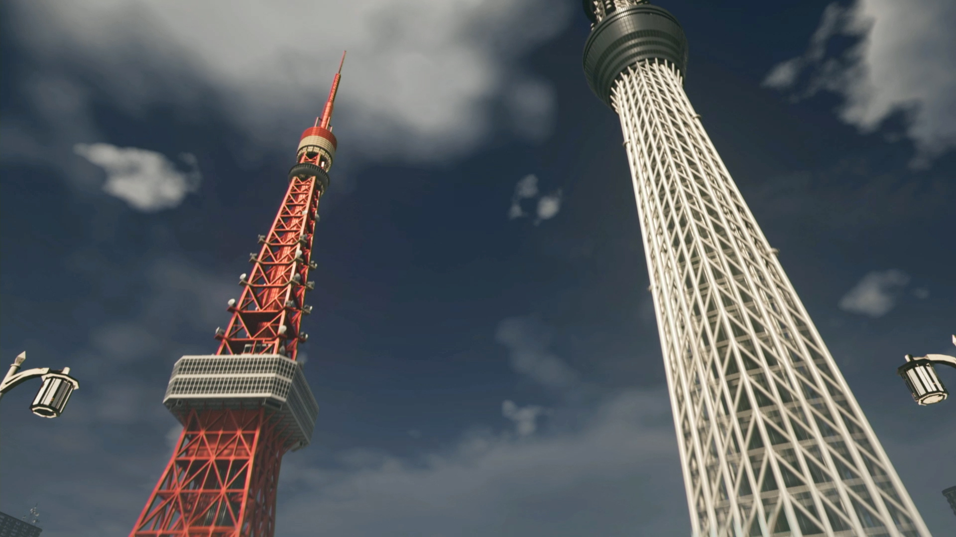 青空にそびえる東京タワー（左）、スカイツリー（右）